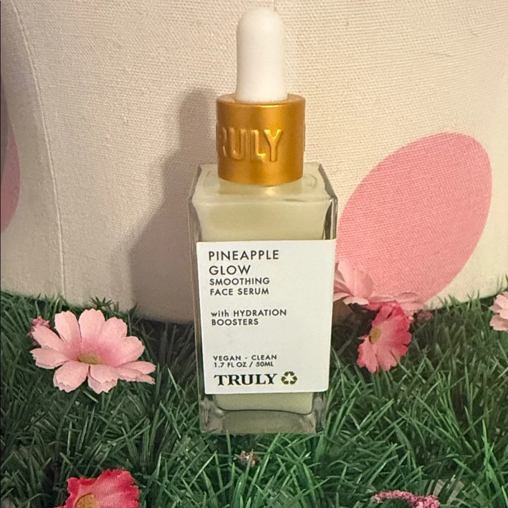TRULY Pineapple Glow Smoothing Face Serum - Picture 1 of 4